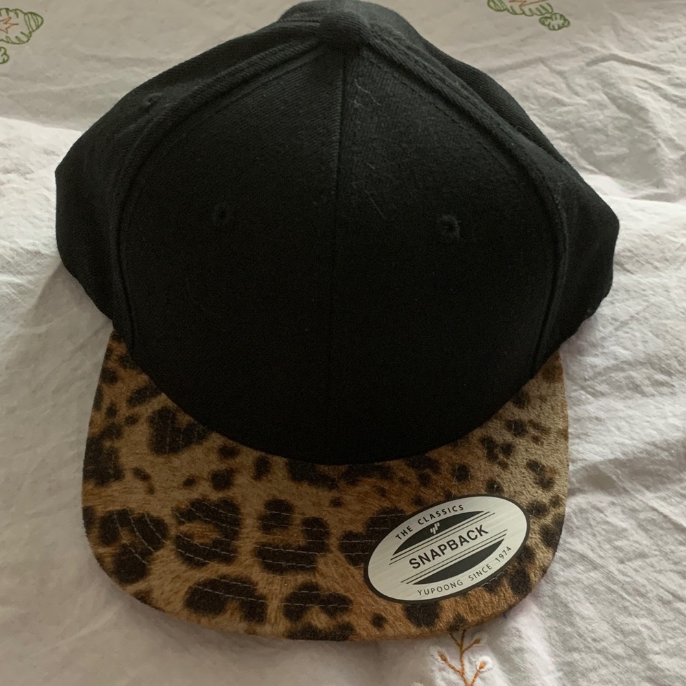 Black & Leopard Classic Yupoong Snapback Hat New